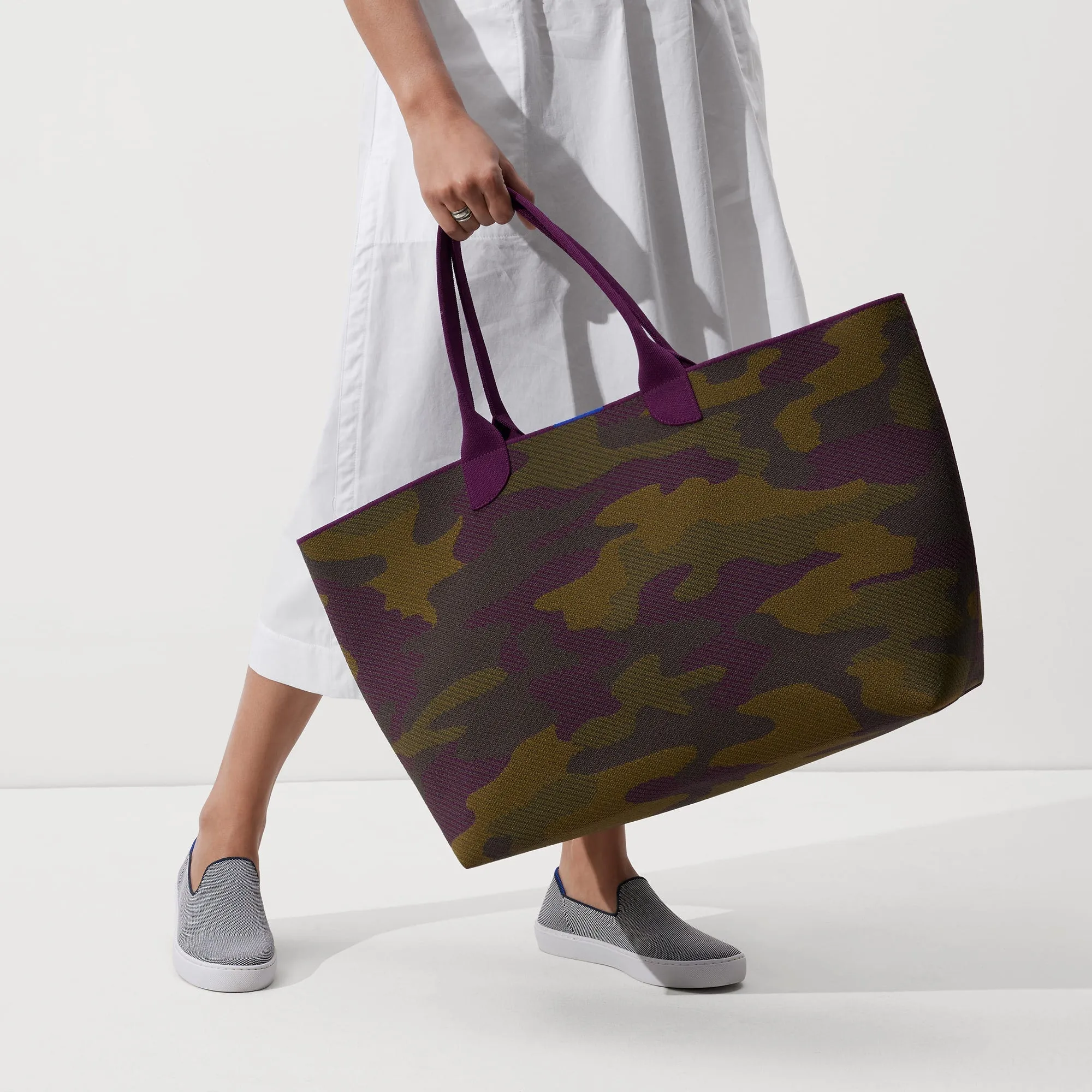 Optimized Title: Ultra-Lightweight Mega Tote Bag - Legacy Camo Pattern