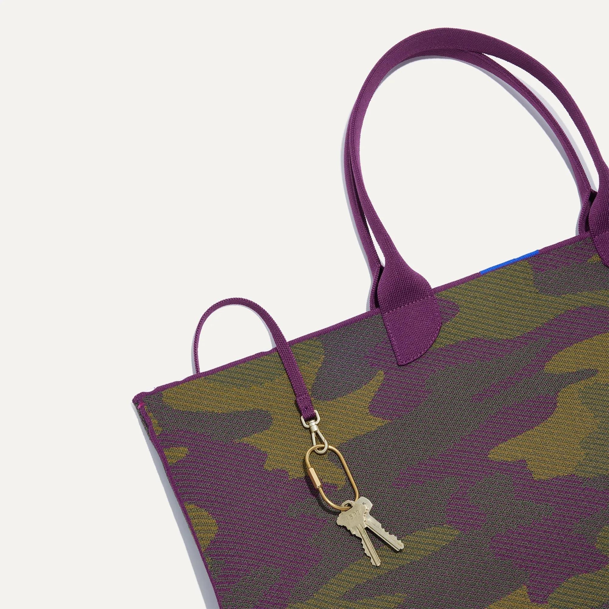 Optimized Title: Ultra-Lightweight Mega Tote Bag - Legacy Camo Pattern